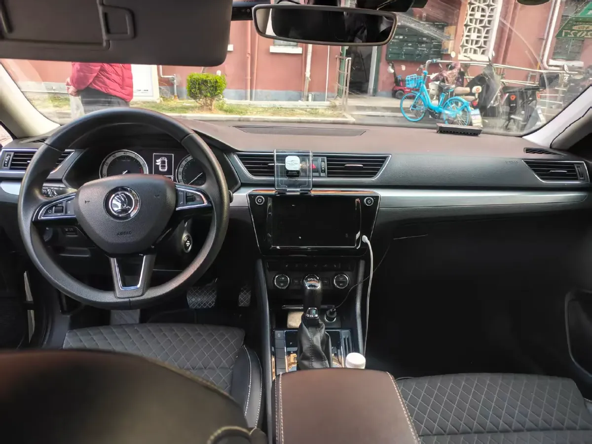 2018 Skoda Superb 1.8T 180HP L4 7DCT,autocango,china used car exporter,china ev exporter,chinese used car exporter,chinese used ev exporter