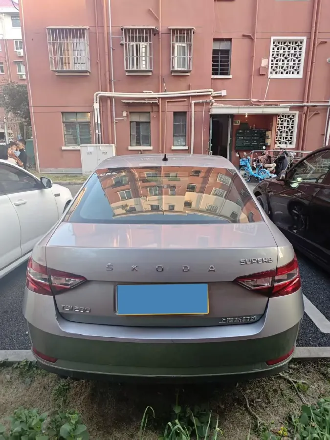 2018 Skoda Superb 1.8T 180HP L4 7DCT,autocango,china used car exporter,china ev exporter,chinese used car exporter,chinese used ev exporter