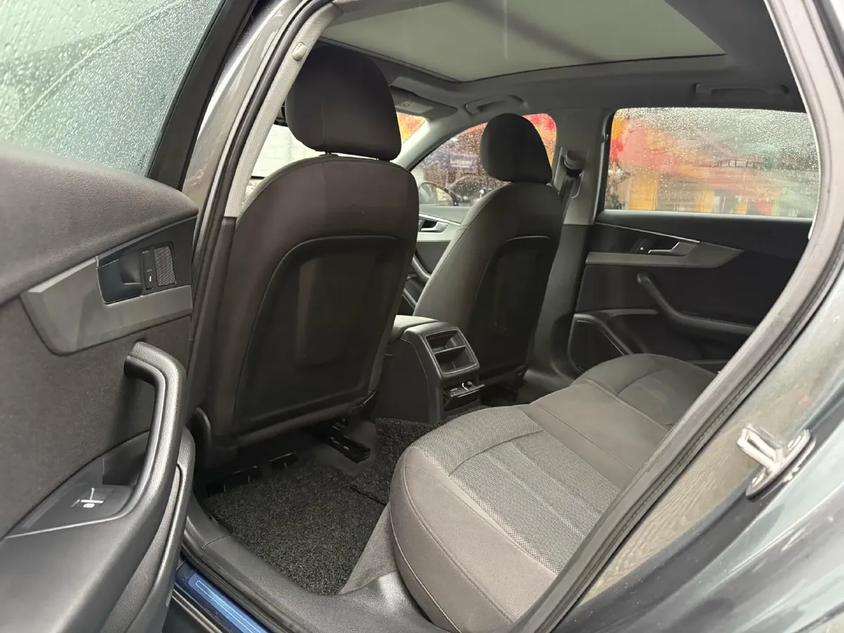 2019 Audi A4L 2.0T 190HP L4 7DCT,autocango,china used car exporter,china ev exporter,chinese used car exporter,chinese used ev exporter