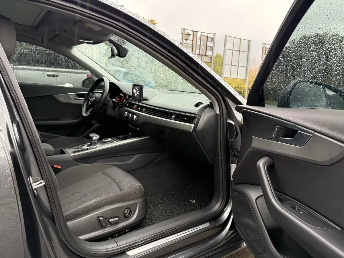 2019 Audi A4L 2.0T 190HP L4 7DCT,autocango,china used car exporter,china ev exporter,chinese used car exporter,chinese used ev exporter