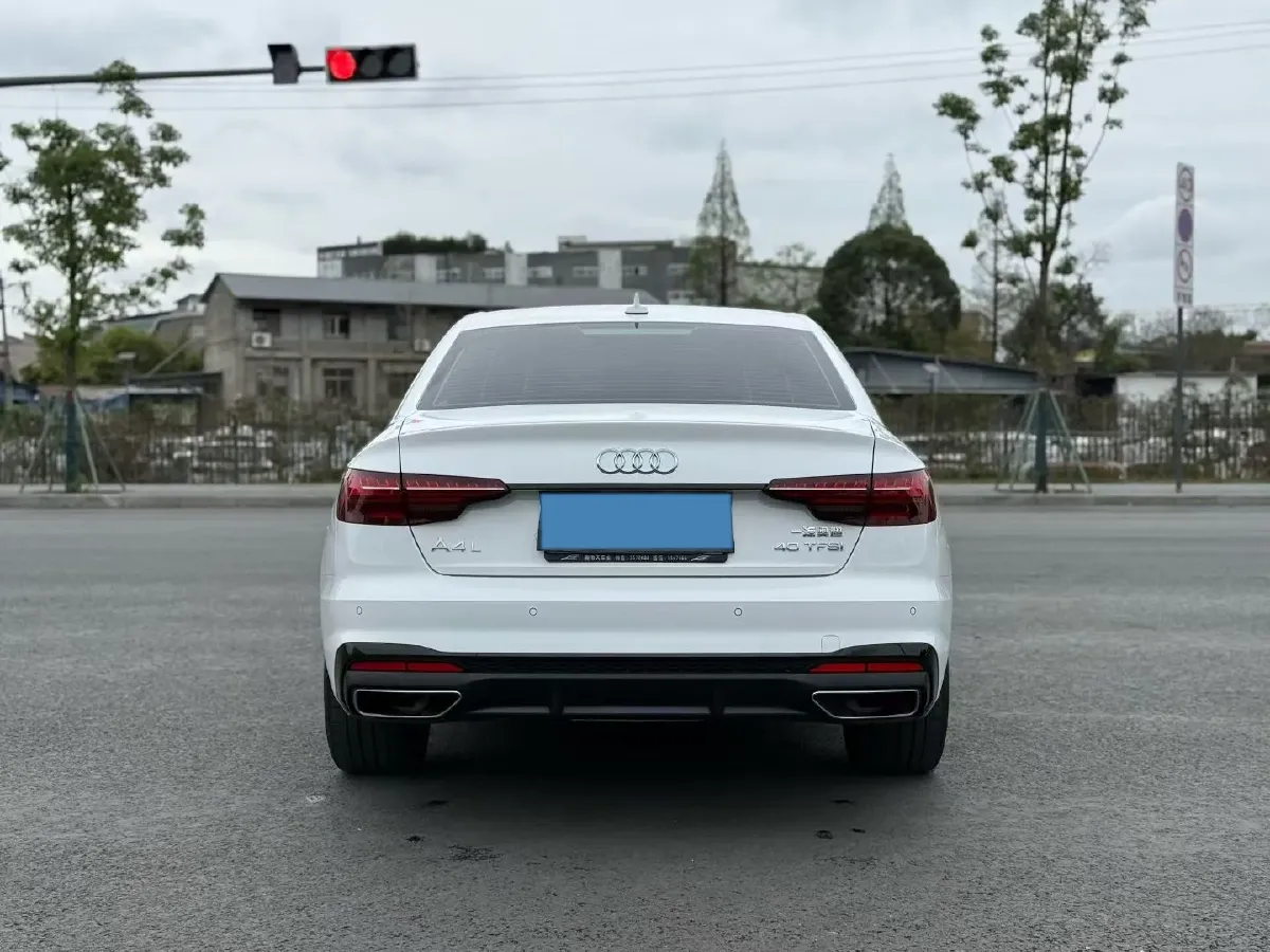 2025 Audi A4L 2.0T 190HP L4 7DCT,autocango,china used car exporter,china ev exporter,chinese used car exporter,chinese used ev exporter
