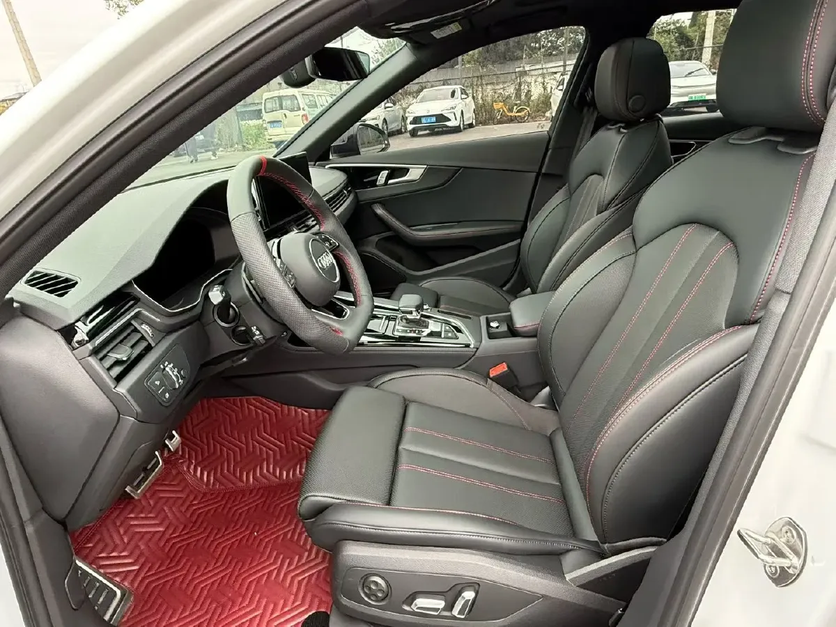 2025 Audi A4L 2.0T 190HP L4 7DCT,autocango,china used car exporter,china ev exporter,chinese used car exporter,chinese used ev exporter