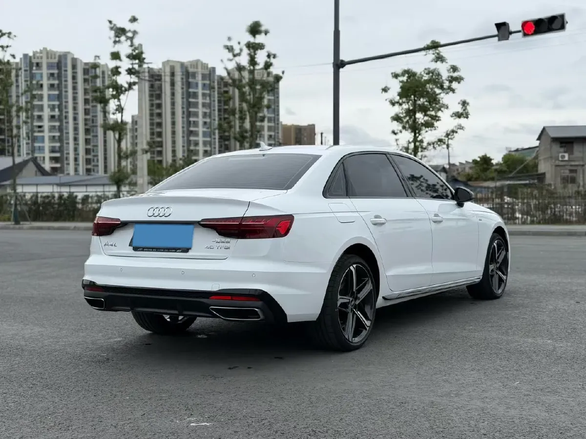 2025 Audi A4L 2.0T 190HP L4 7DCT,autocango,china used car exporter,china ev exporter,chinese used car exporter,chinese used ev exporter