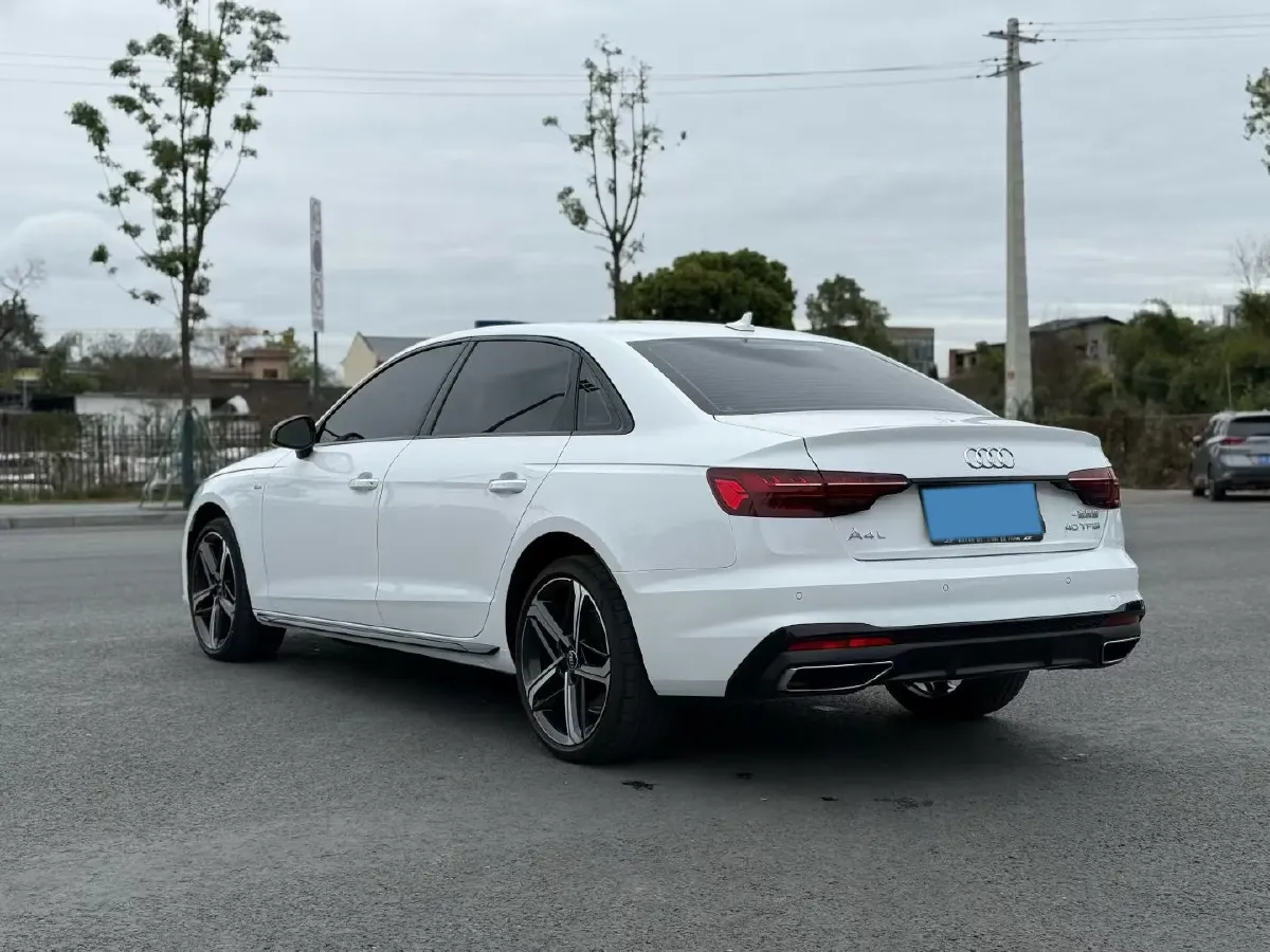 2025 Audi A4L 2.0T 190HP L4 7DCT,autocango,china used car exporter,china ev exporter,chinese used car exporter,chinese used ev exporter