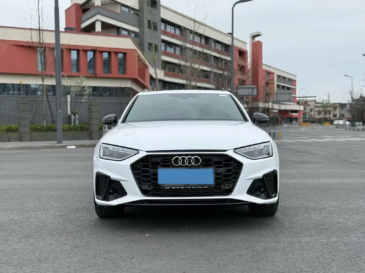 2025 Audi A4L 2.0T 190HP L4 7DCT,autocango,china used car exporter,china ev exporter,chinese used car exporter,chinese used ev exporter