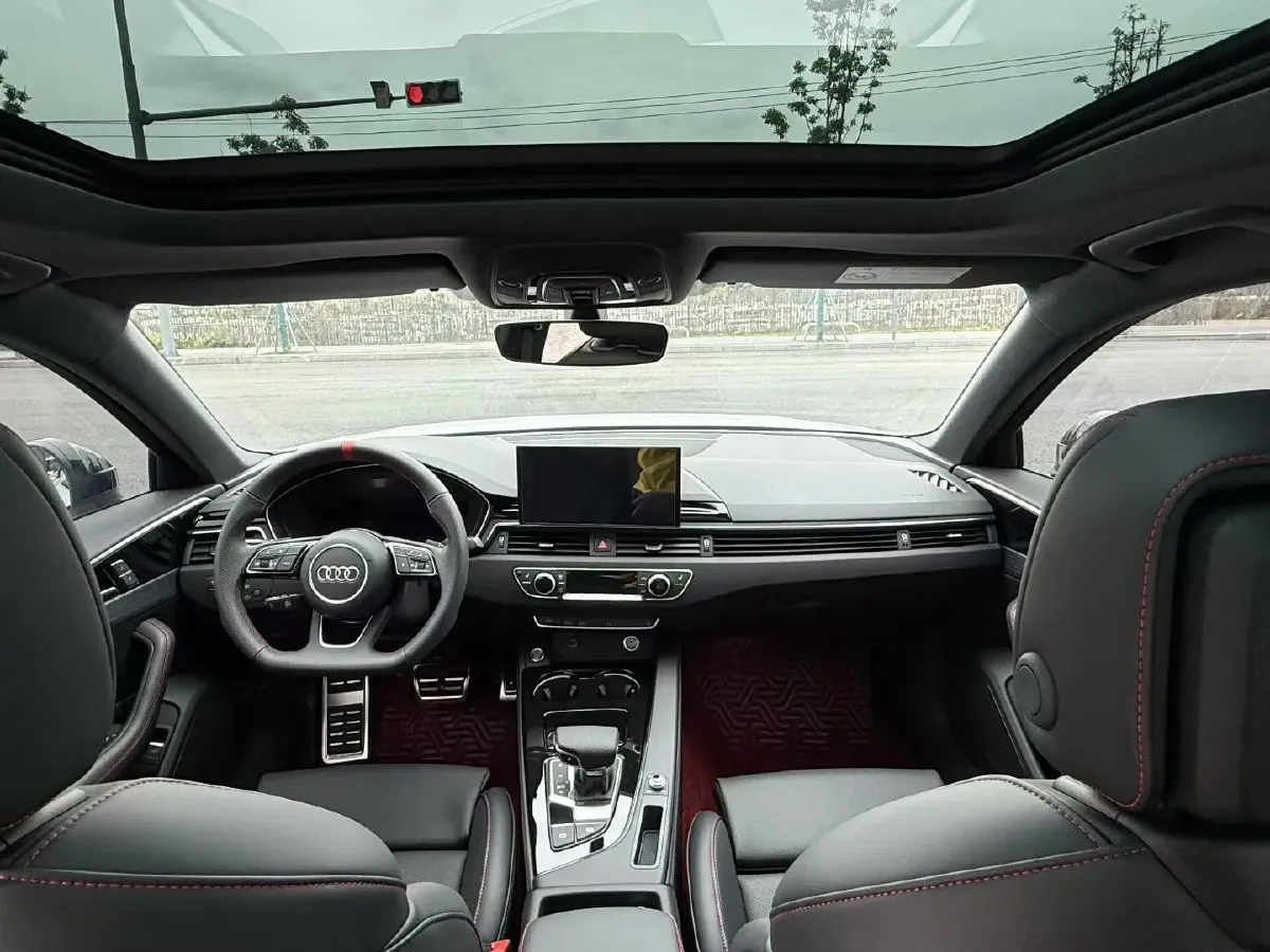 2025 Audi A4L 2.0T 190HP L4 7DCT,autocango,china used car exporter,china ev exporter,chinese used car exporter,chinese used ev exporter