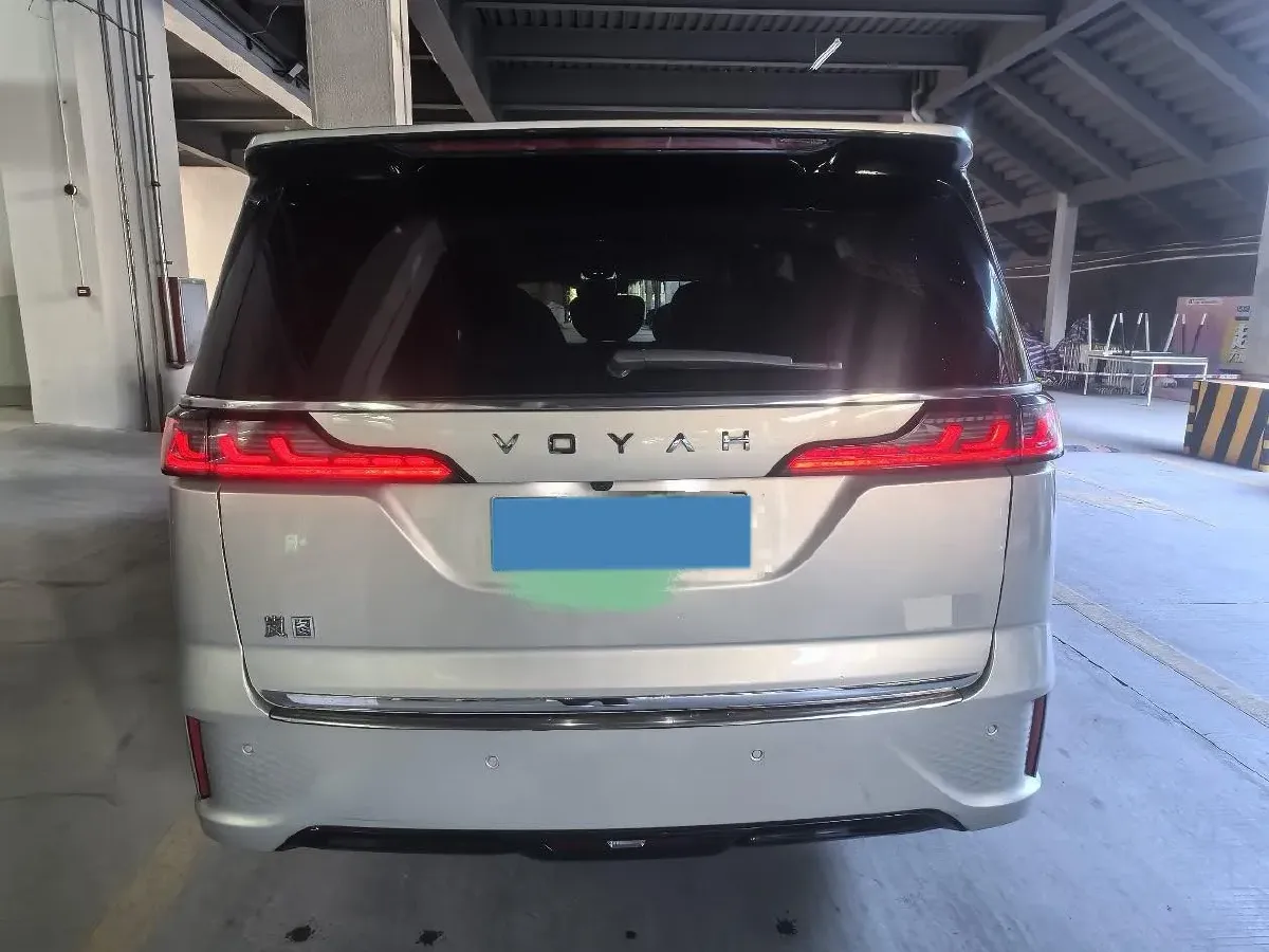 2024 Voyah Dream 1.5T 150HP L4 PHEV 43KWH,autocango,china used car exporter,china ev exporter,chinese used car exporter,chinese used ev exporter