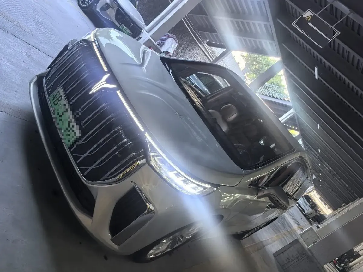 2024 Voyah Dream 1.5T 150HP L4 PHEV 43KWH,autocango,china used car exporter,china ev exporter,chinese used car exporter,chinese used ev exporter