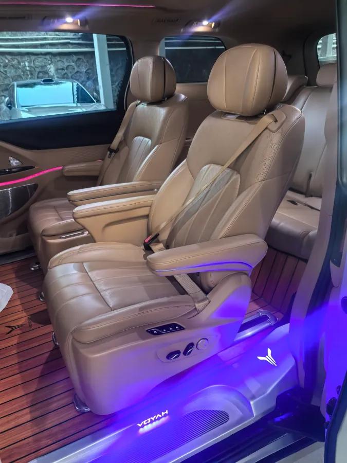 2024 Voyah Dream 1.5T 150HP L4 PHEV 43KWH,autocango,china used car exporter,china ev exporter,chinese used car exporter,chinese used ev exporter