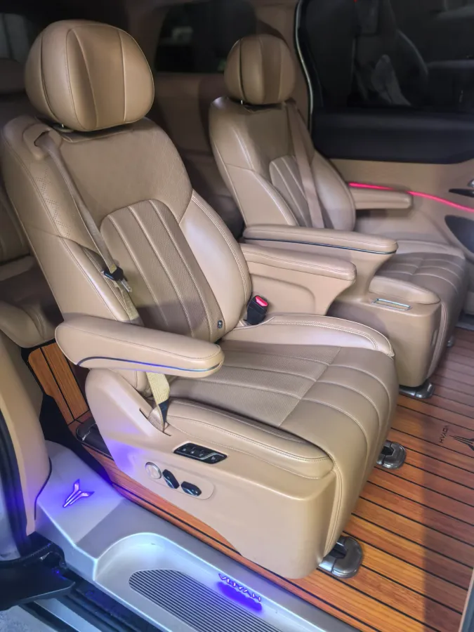 2024 Voyah Dream 1.5T 150HP L4 PHEV 43KWH,autocango,china used car exporter,china ev exporter,chinese used car exporter,chinese used ev exporter