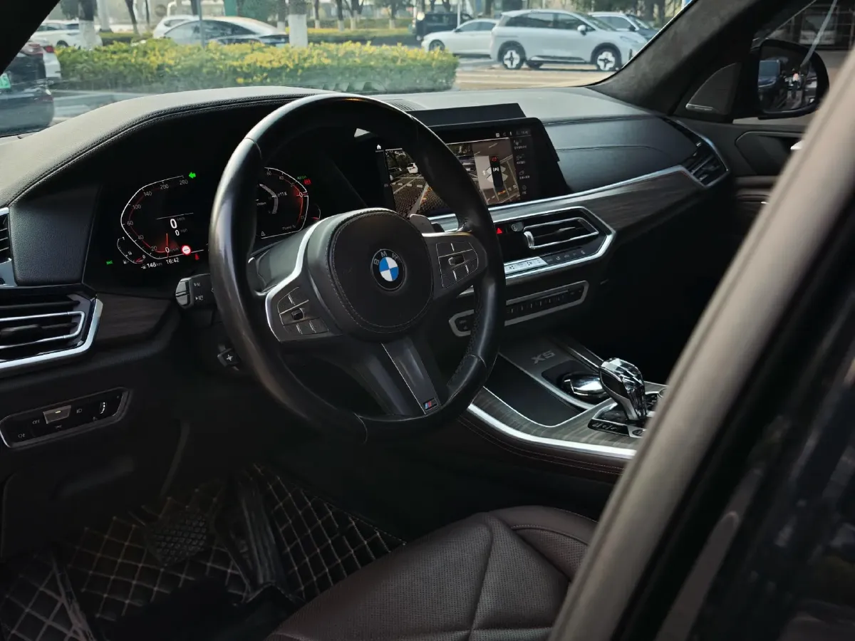 2022 BMW X5 3.0T 333HP L6 8AT,autocango,china used car exporter,china ev exporter,chinese used car exporter,chinese used ev exporter