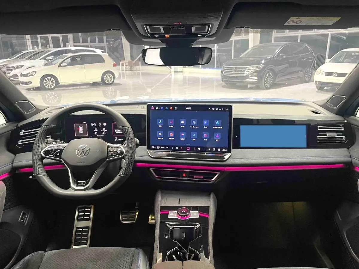 2024 Volkswagen Tiguan L 2.0T 220HP L4 7DCT,autocango,china used car exporter,china ev exporter,chinese used car exporter,chinese used ev exporter