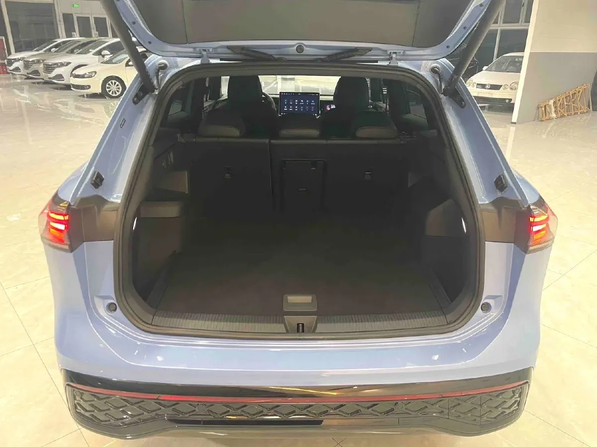 2024 Volkswagen Tiguan L 2.0T 220HP L4 7DCT,autocango,china used car exporter,china ev exporter,chinese used car exporter,chinese used ev exporter