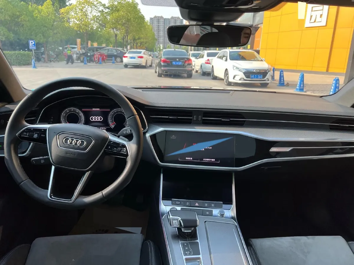 2021 Audi A6L 2.0T 224HP L4 7DCT,autocango,china used car exporter,china ev exporter,chinese used car exporter,chinese used ev exporter