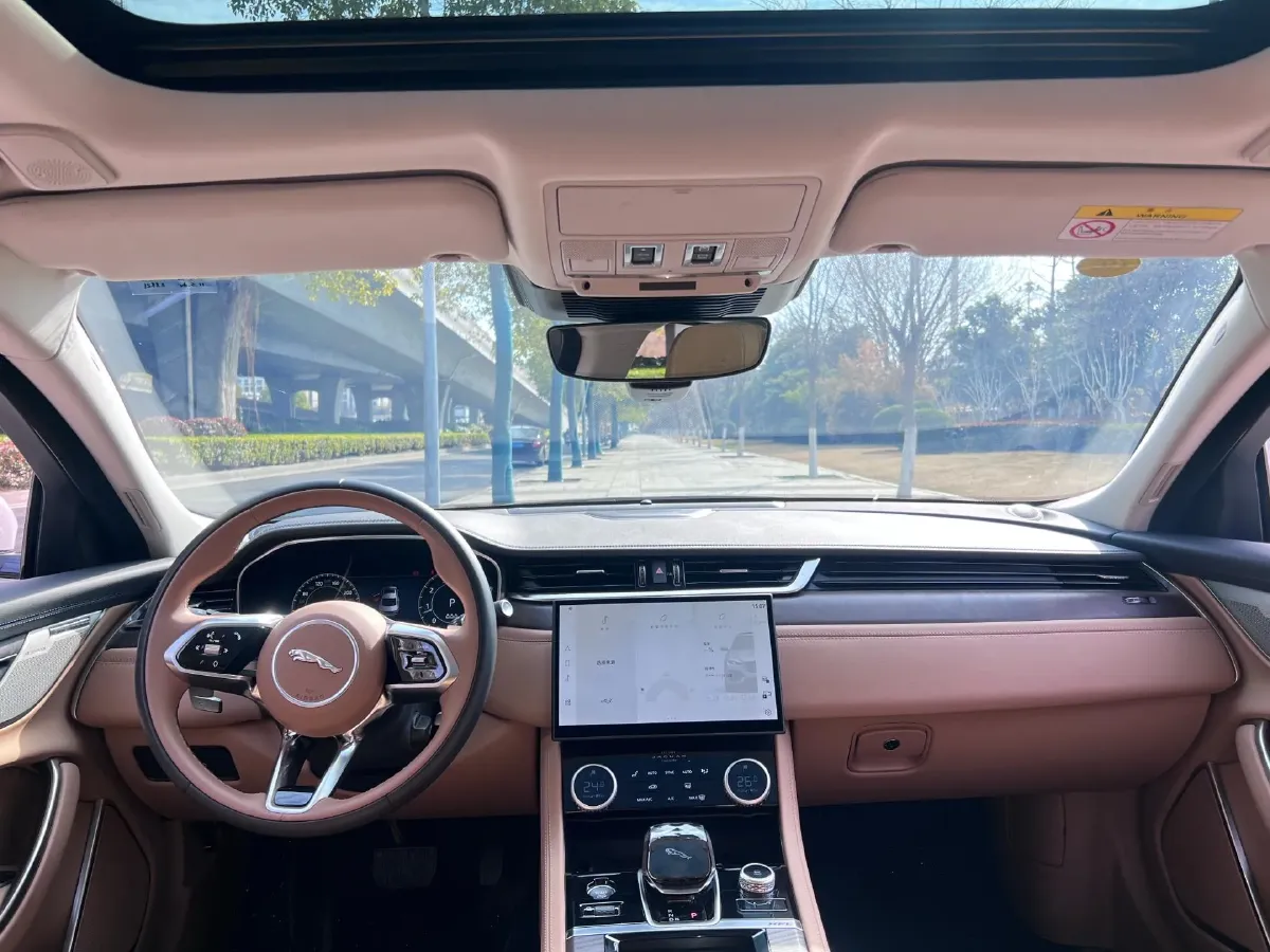 2024 Jaguar XFL 2.0T 250HP L4 8AT,autocango,china used car exporter,china ev exporter,chinese used car exporter,chinese used ev exporter