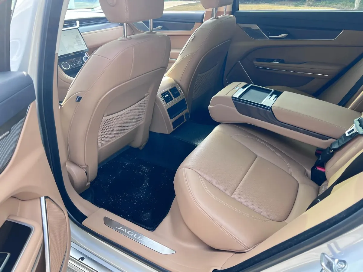 2024 Jaguar XFL 2.0T 250HP L4 8AT,autocango,china used car exporter,china ev exporter,chinese used car exporter,chinese used ev exporter