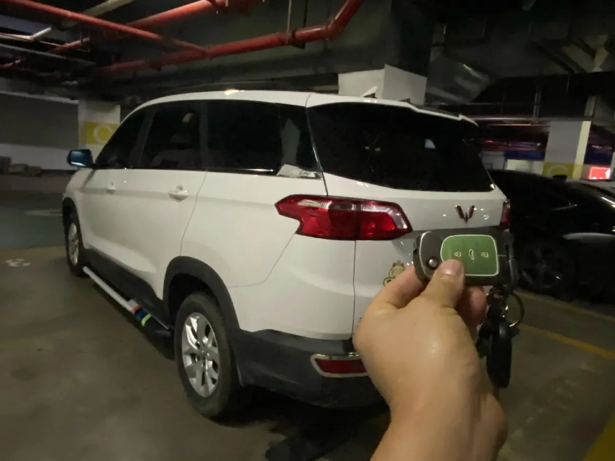 2019 WuLing HongGuang S3 1.5L 99HP L4 6MT,autocango,china used car exporter,china ev exporter,chinese used car exporter,chinese used ev exporter