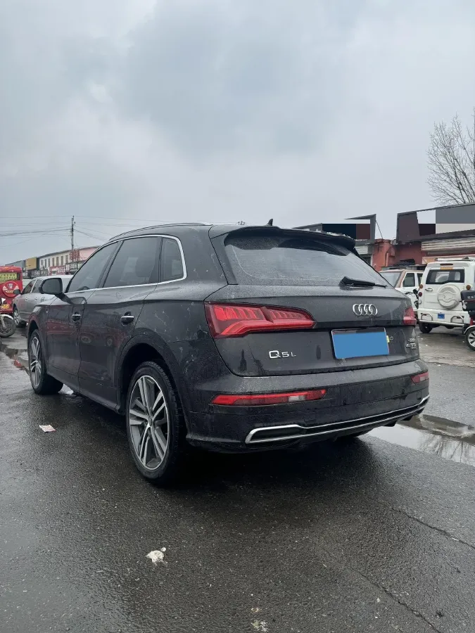 2021 Audi Q5L 2.0T 190HP L4 7DCT,autocango,china used car exporter,china ev exporter,chinese used car exporter,chinese used ev exporter