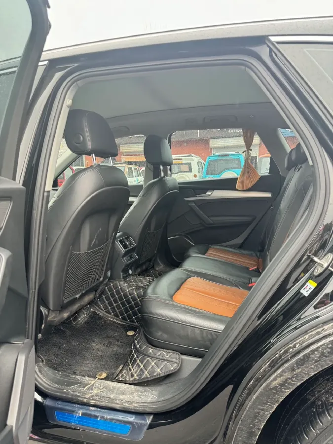 2021 Audi Q5L 2.0T 190HP L4 7DCT,autocango,china used car exporter,china ev exporter,chinese used car exporter,chinese used ev exporter