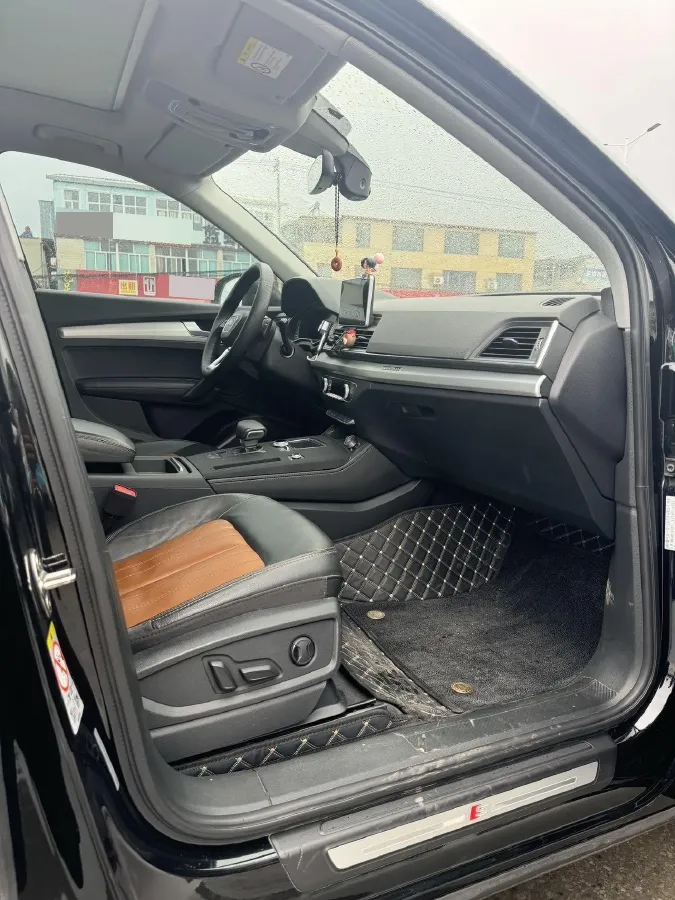 2021 Audi Q5L 2.0T 190HP L4 7DCT,autocango,china used car exporter,china ev exporter,chinese used car exporter,chinese used ev exporter