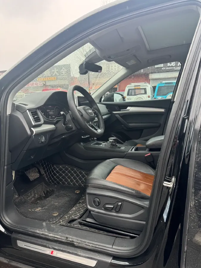 2021 Audi Q5L 2.0T 190HP L4 7DCT,autocango,china used car exporter,china ev exporter,chinese used car exporter,chinese used ev exporter