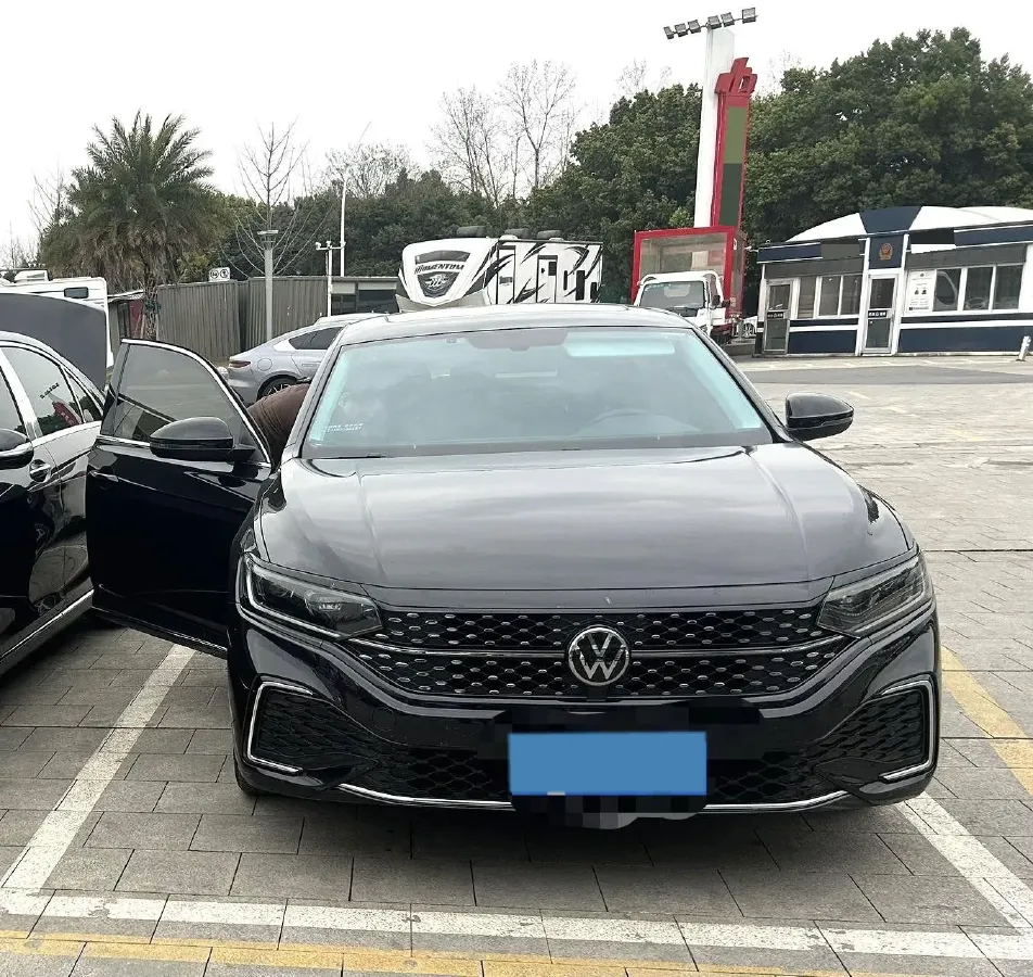 2024 Volkswagen Passat 2.0T 220HP L4 7DCT,autocango,china used car exporter,china ev exporter,chinese used car exporter,chinese used ev exporter