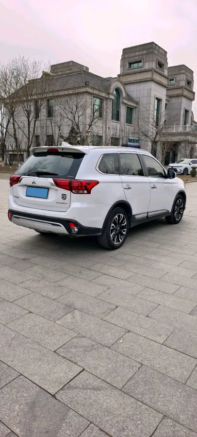2019 Mitsubishi Outlander 2.4L 192HP L4 CVT,autocango,china used car exporter,china ev exporter,chinese used car exporter,chinese used ev exporter