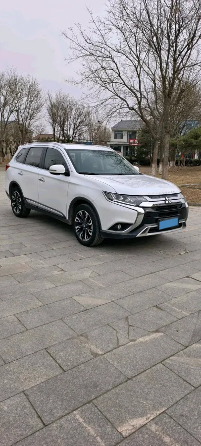 2019 Mitsubishi Outlander 2.4L 192HP L4 CVT,autocango,china used car exporter,china ev exporter,chinese used car exporter,chinese used ev exporter