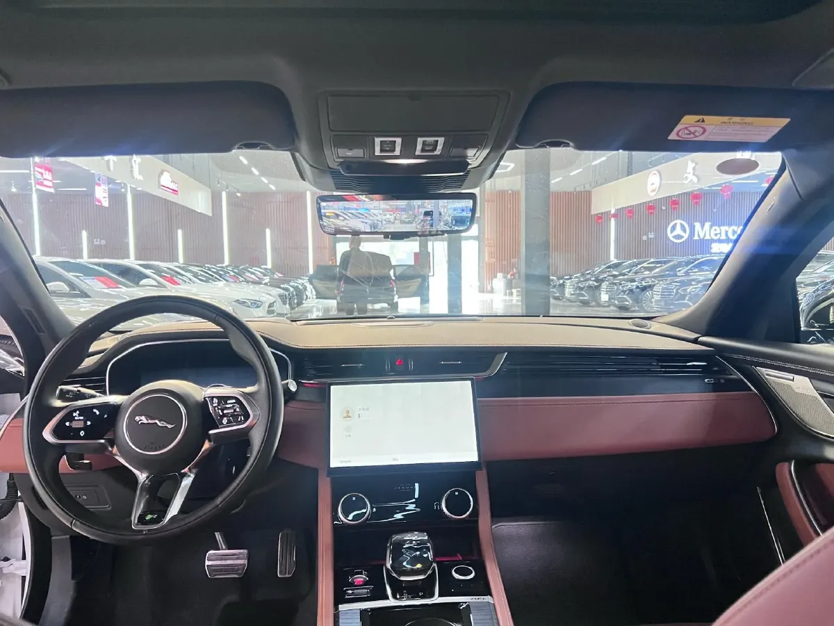 2024 Jaguar XFL 2.0T 300HP L4 8AT,autocango,china used car exporter,china ev exporter,chinese used car exporter,chinese used ev exporter