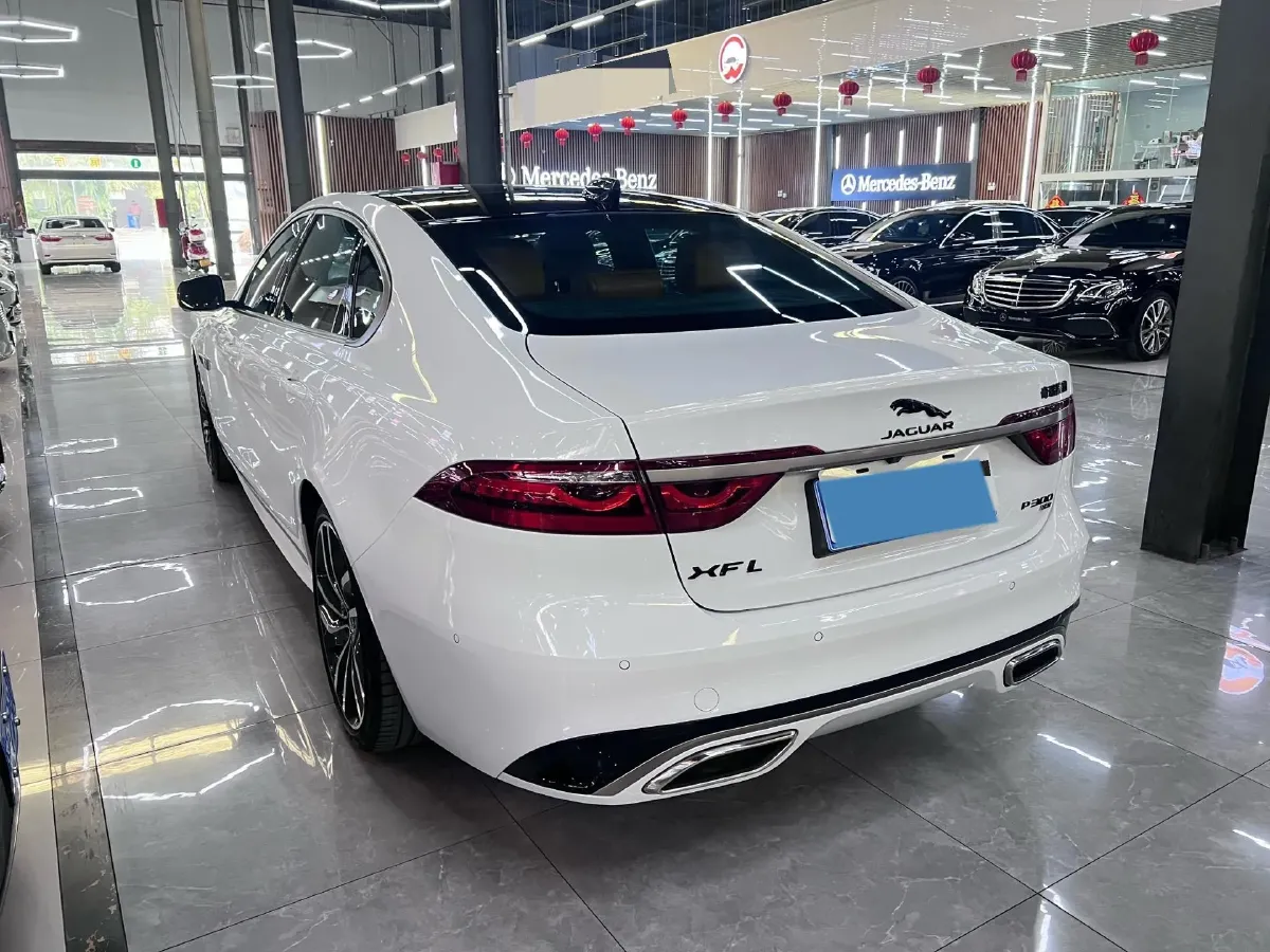 2024 Jaguar XFL 2.0T 300HP L4 8AT,autocango,china used car exporter,china ev exporter,chinese used car exporter,chinese used ev exporter