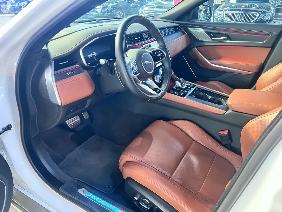 2024 Jaguar XFL 2.0T 300HP L4 8AT,autocango,china used car exporter,china ev exporter,chinese used car exporter,chinese used ev exporter