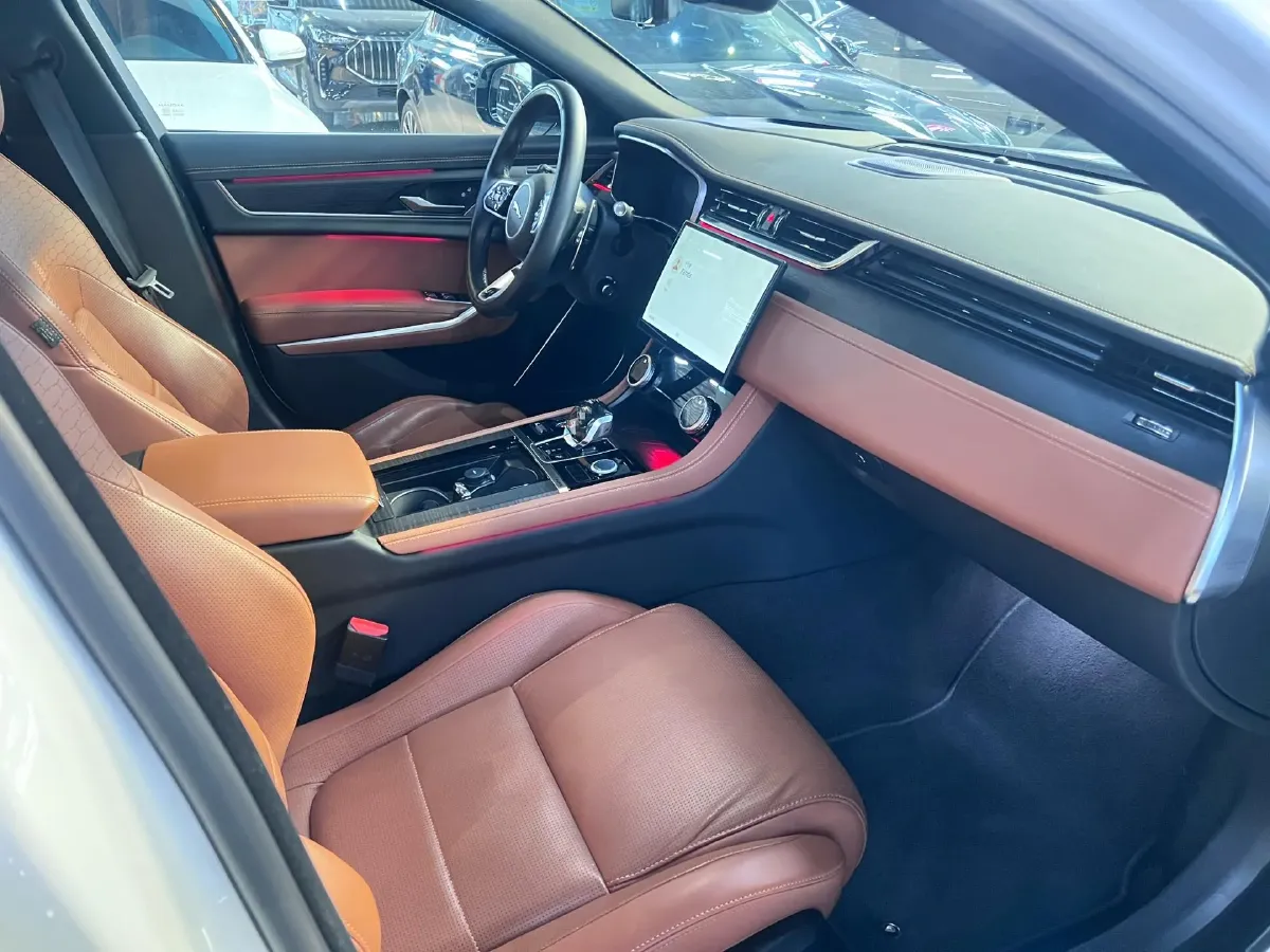 2024 Jaguar XFL 2.0T 300HP L4 8AT,autocango,china used car exporter,china ev exporter,chinese used car exporter,chinese used ev exporter