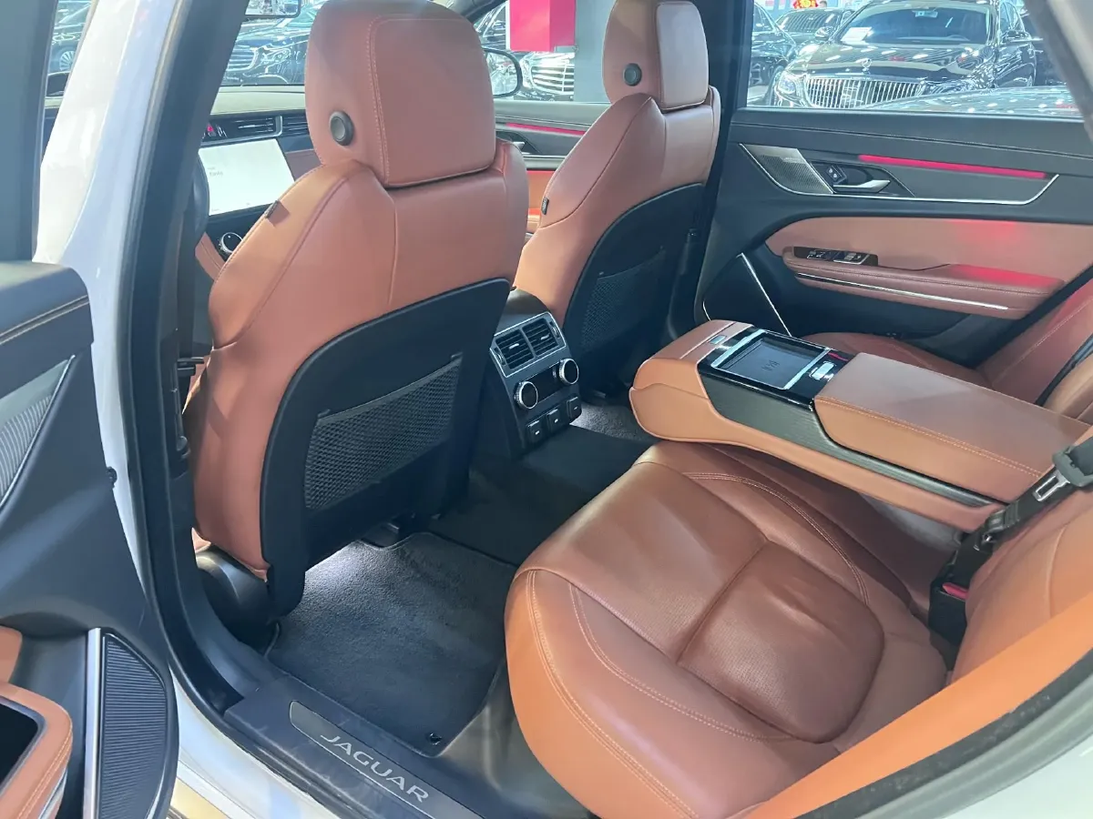 2024 Jaguar XFL 2.0T 300HP L4 8AT,autocango,china used car exporter,china ev exporter,chinese used car exporter,chinese used ev exporter