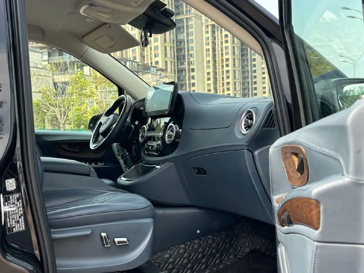 2021 Mercedes-Benz Vito 2.0T 211HP L4 9AT,autocango,china used car exporter,china ev exporter,chinese used car exporter,chinese used ev exporter