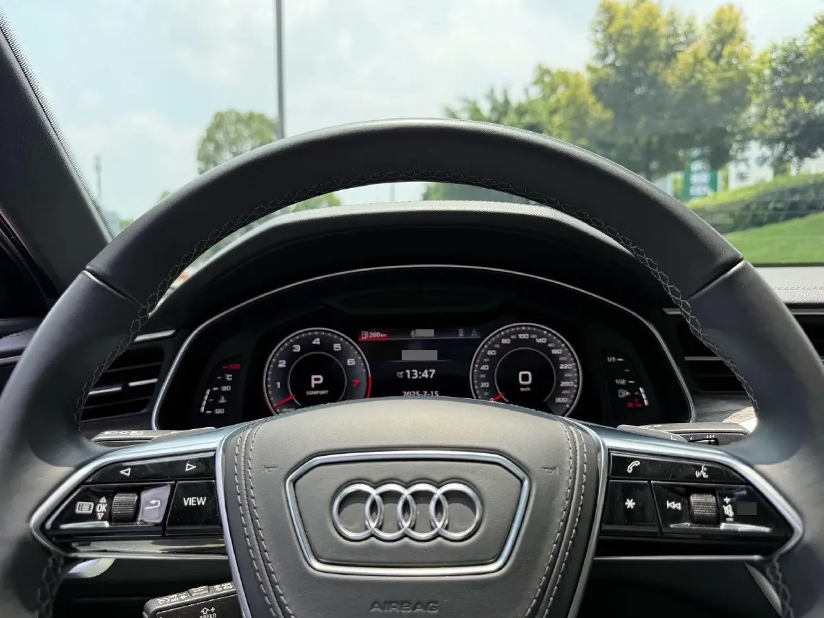 2024 Audi A6L 2.0T 245HP L4 7DCT,autocango,china used car exporter,china ev exporter,chinese used car exporter,chinese used ev exporter