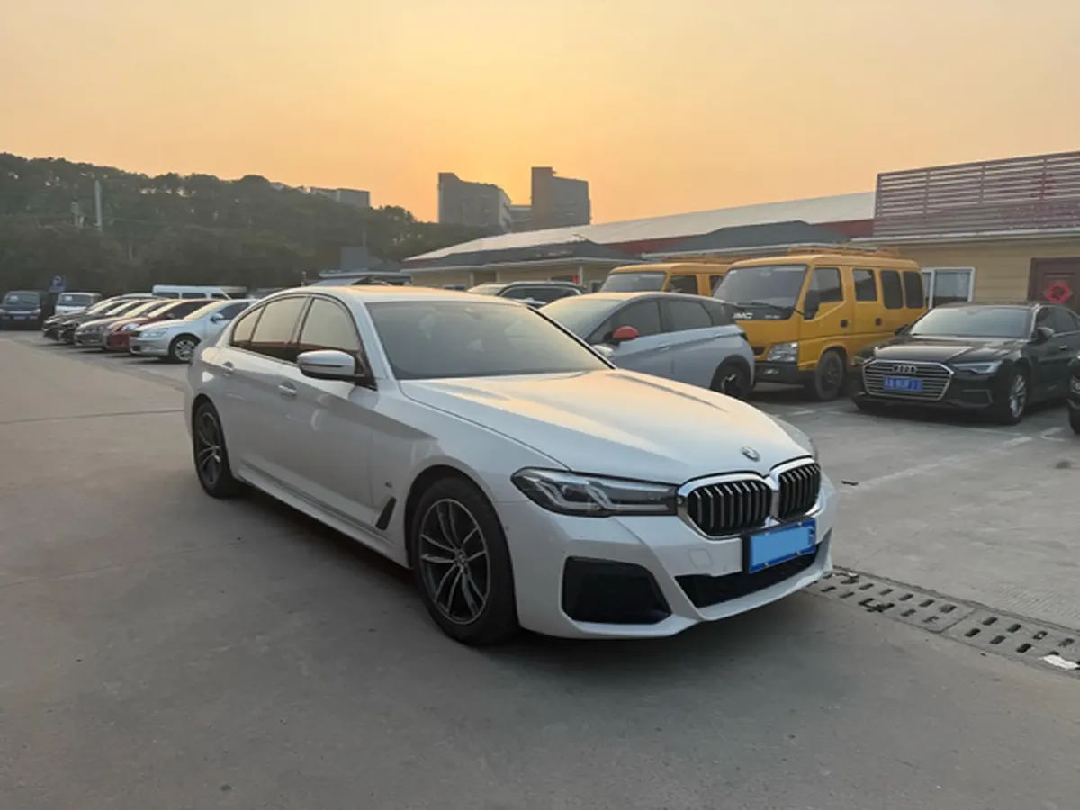 2022 BMW 5 Series 2.0T 184HP L4 8AT,autocango,china used car exporter,china ev exporter,chinese used car exporter,chinese used ev exporter