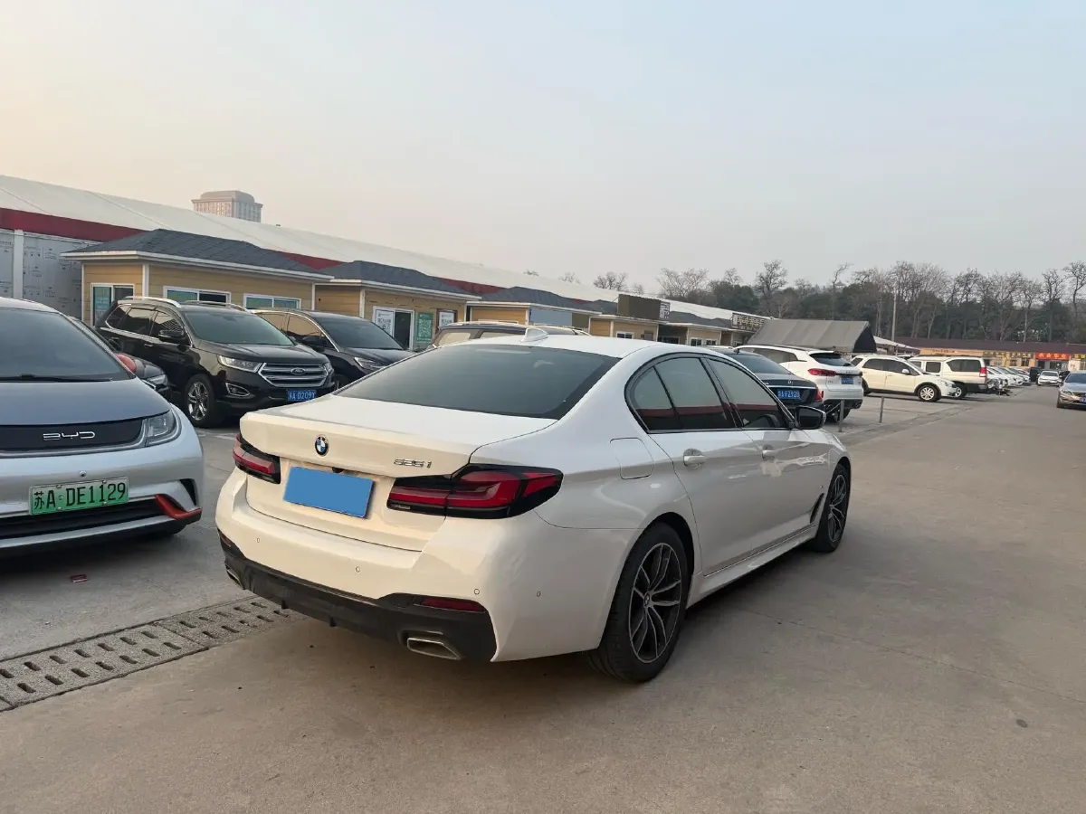 2022 BMW 5 Series 2.0T 184HP L4 8AT,autocango,china used car exporter,china ev exporter,chinese used car exporter,chinese used ev exporter