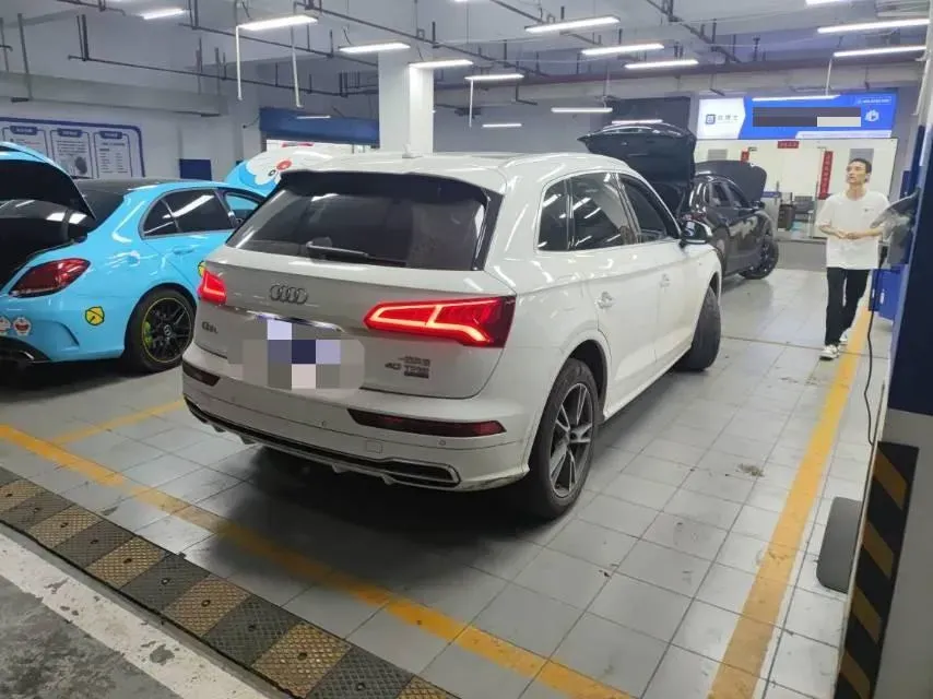 2020 Audi Q5L 2.0T 190HP L4 7DCT,autocango,china used car exporter,china ev exporter,chinese used car exporter,chinese used ev exporter