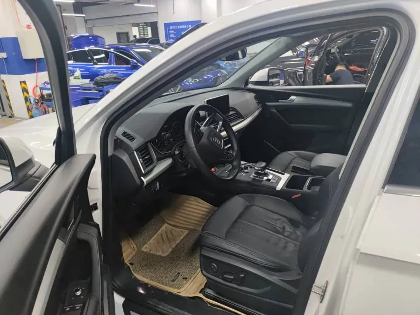 2020 Audi Q5L 2.0T 190HP L4 7DCT,autocango,china used car exporter,china ev exporter,chinese used car exporter,chinese used ev exporter
