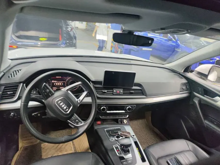 2020 Audi Q5L 2.0T 190HP L4 7DCT,autocango,china used car exporter,china ev exporter,chinese used car exporter,chinese used ev exporter