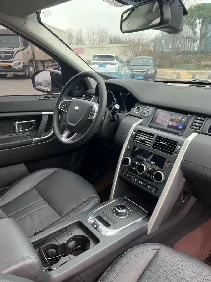 2018 Land Rover Discovery Sport 2.0T 241HP L4 9AT,autocango,china used car exporter,china ev exporter,chinese used car exporter,chinese used ev exporter