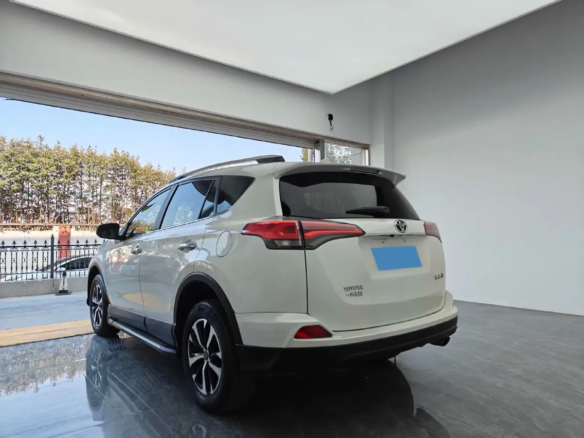 2019 Toyota Camry 2.0L 178HP L4 CVT,autocango,china used car exporter,china ev exporter,chinese used car exporter,chinese used ev exporter