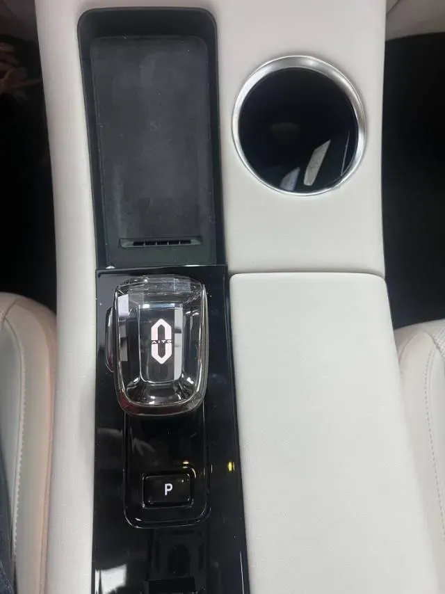 2022 Isuzu Mu-X 2.0T 220HP L4 8AT,autocango,china used car exporter,china ev exporter,chinese used car exporter,chinese used ev exporter