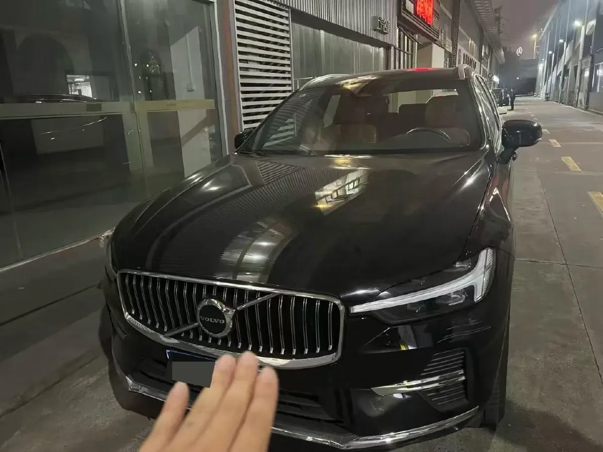 2025 Volvo XC60 2.0T 250HP L4 8AT,autocango,china used car exporter,china ev exporter,chinese used car exporter,chinese used ev exporter