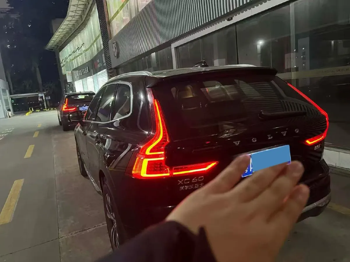 2025 Volvo XC60 2.0T 250HP L4 8AT,autocango,china used car exporter,china ev exporter,chinese used car exporter,chinese used ev exporter