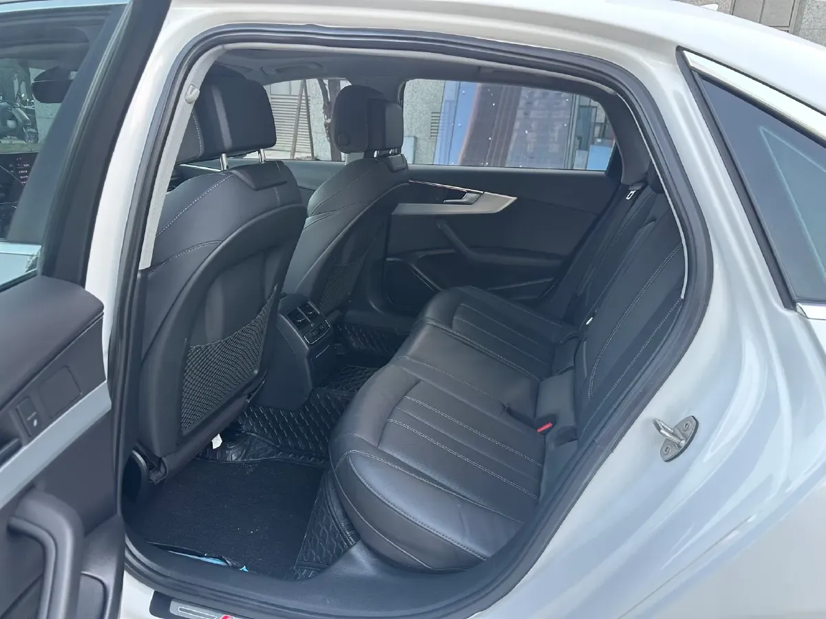 2020 Audi A4L 2.0T 190HP L4 7DCT,autocango,china used car exporter,china ev exporter,chinese used car exporter,chinese used ev exporter