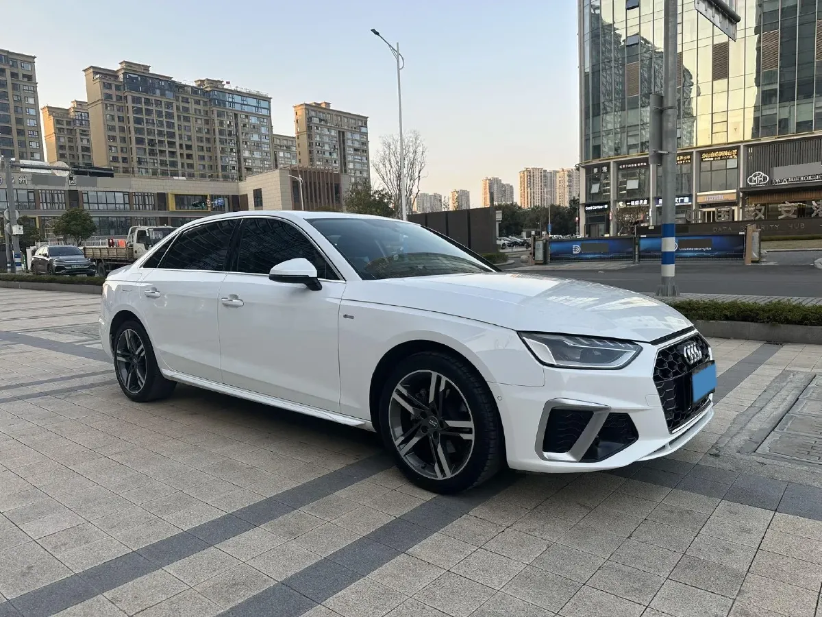 2020 Audi A4L 2.0T 190HP L4 7DCT,autocango,china used car exporter,china ev exporter,chinese used car exporter,chinese used ev exporter