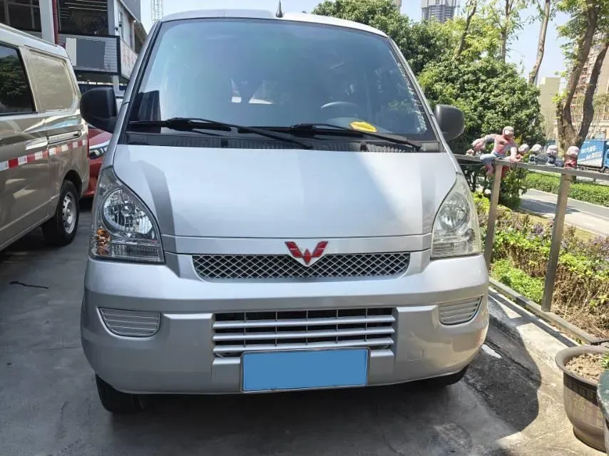 2021 WuLing RongGuang 1.5L 99HP L4 5MT,autocango,china used car exporter,china ev exporter,chinese used car exporter,chinese used ev exporter