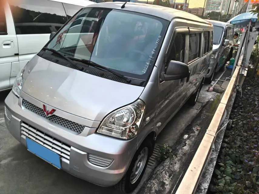 2021 WuLing RongGuang 1.5L 99HP L4 5MT,autocango,china used car exporter,china ev exporter,chinese used car exporter,chinese used ev exporter