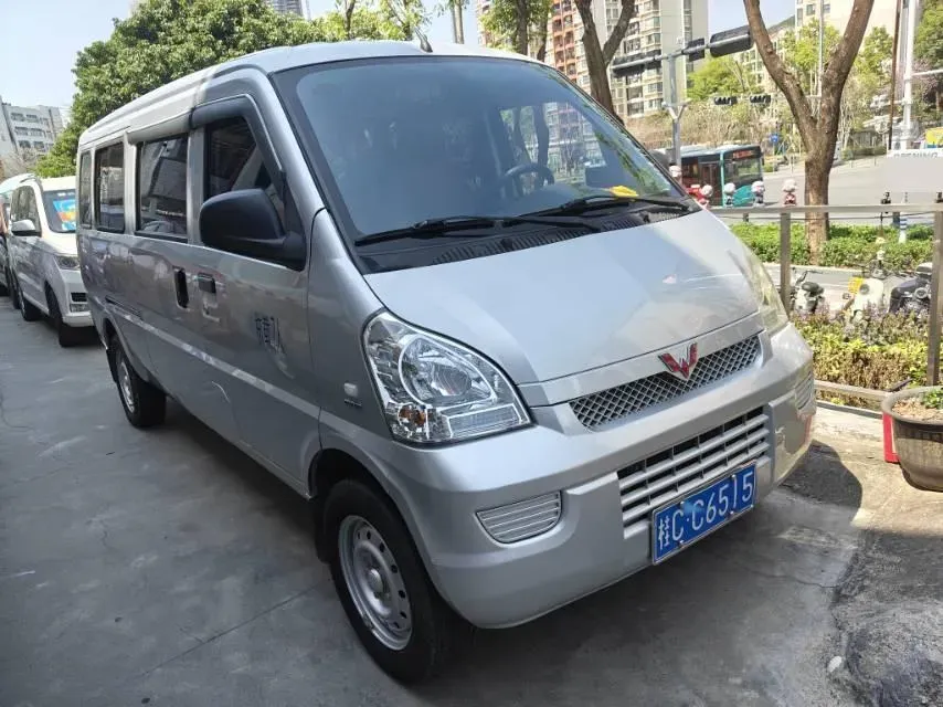 2021 WuLing RongGuang 1.5L 99HP L4 5MT,autocango,china used car exporter,china ev exporter,chinese used car exporter,chinese used ev exporter